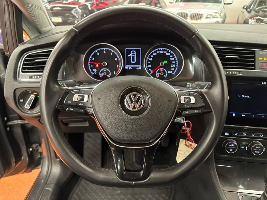 VOLKSWAGEN Golf 2018