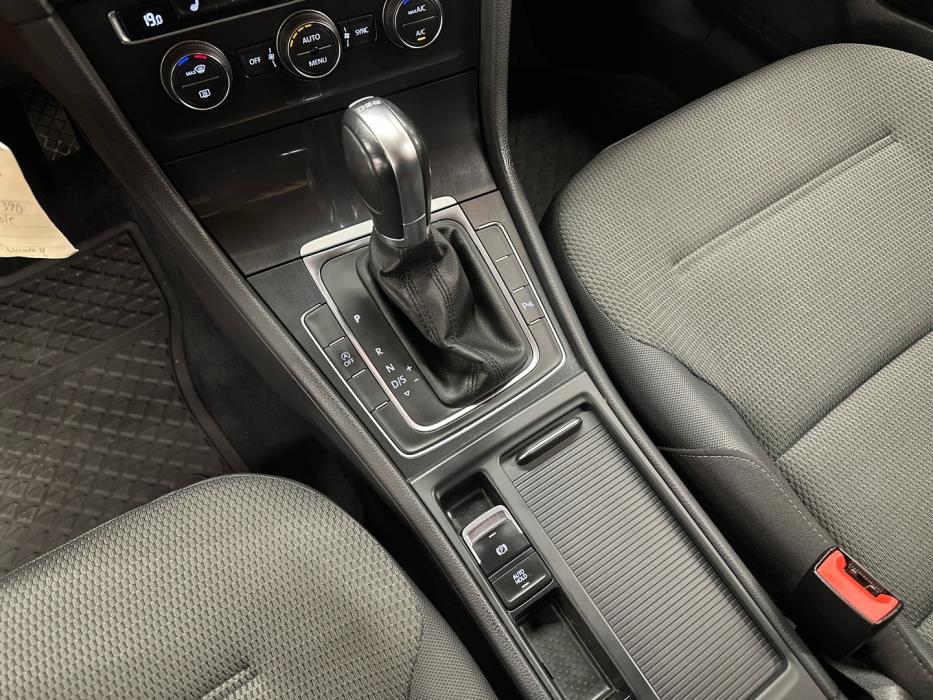 VOLKSWAGEN Golf 2018