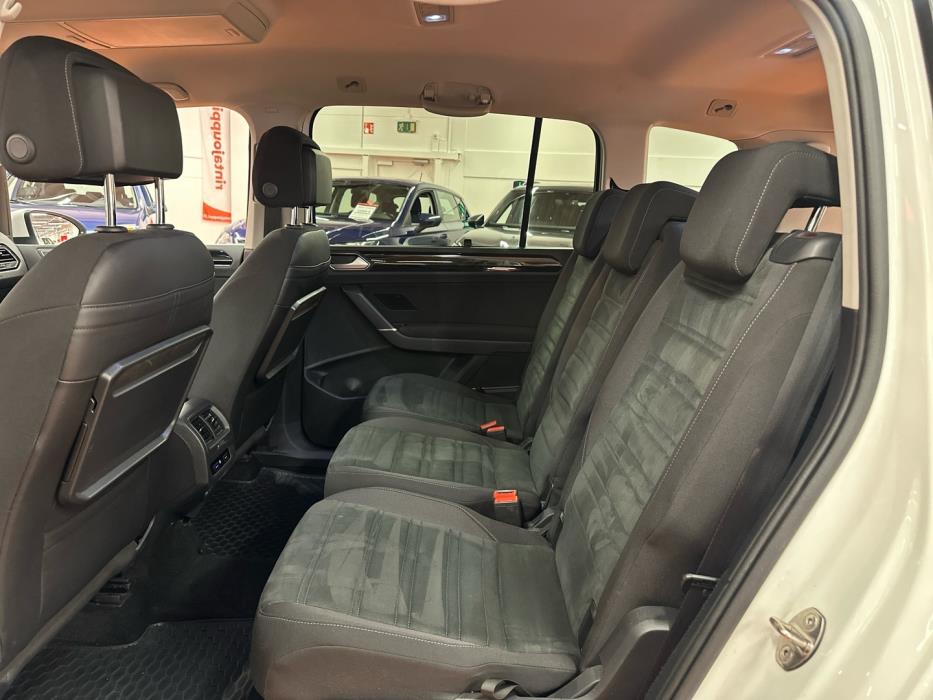 VOLKSWAGEN Touran 2019