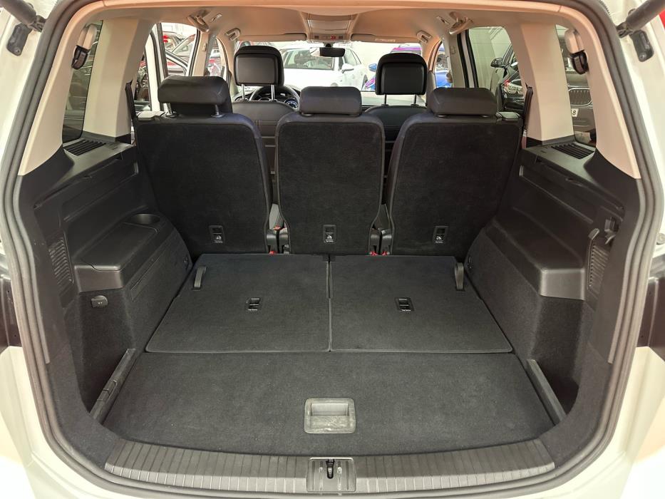 VOLKSWAGEN Touran 2019