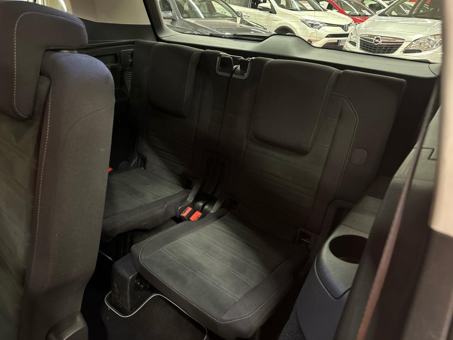 VOLKSWAGEN Touran 2019