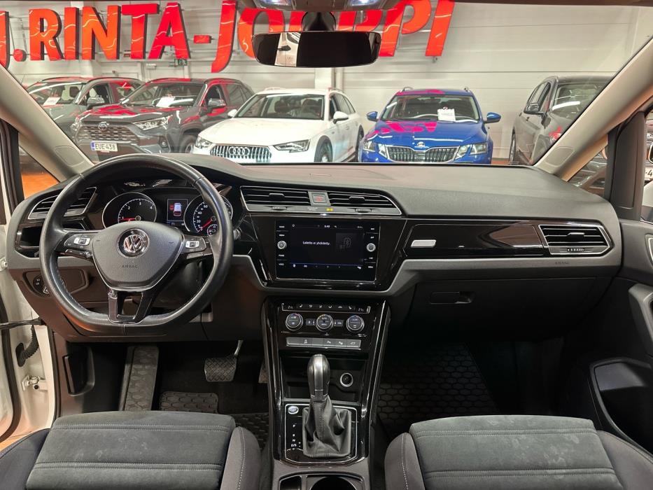 VOLKSWAGEN Touran 2019