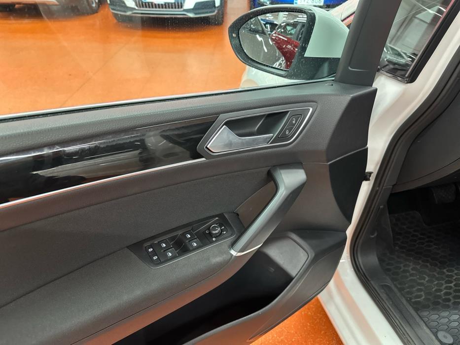 VOLKSWAGEN Touran 2019
