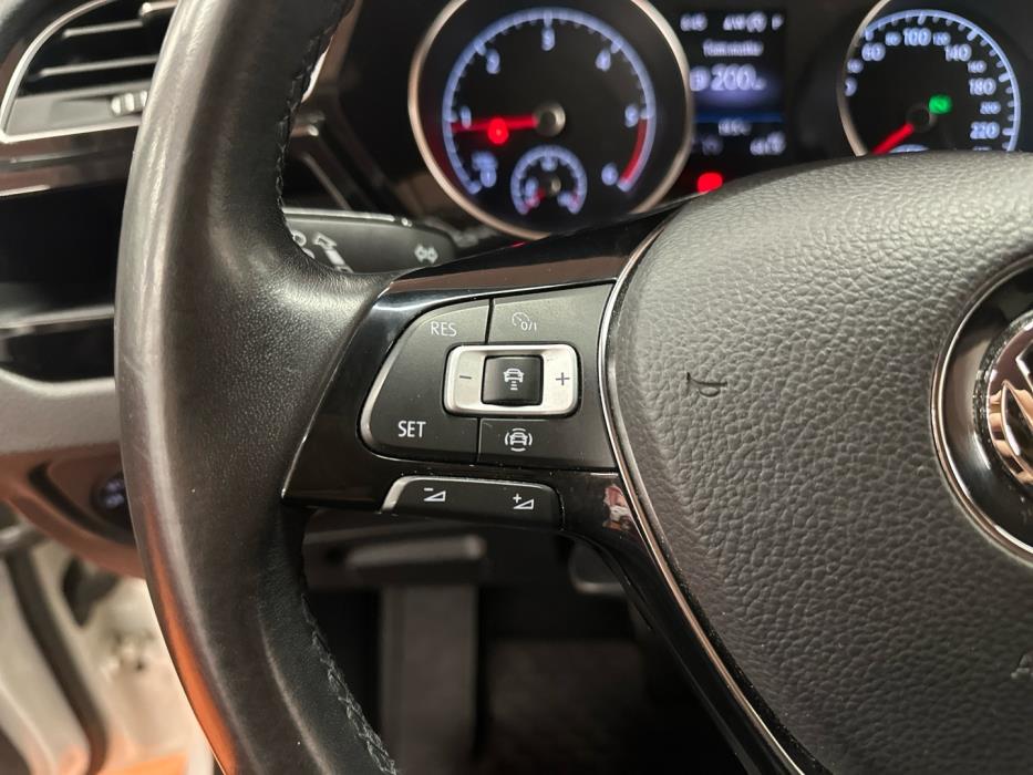 VOLKSWAGEN Touran 2019