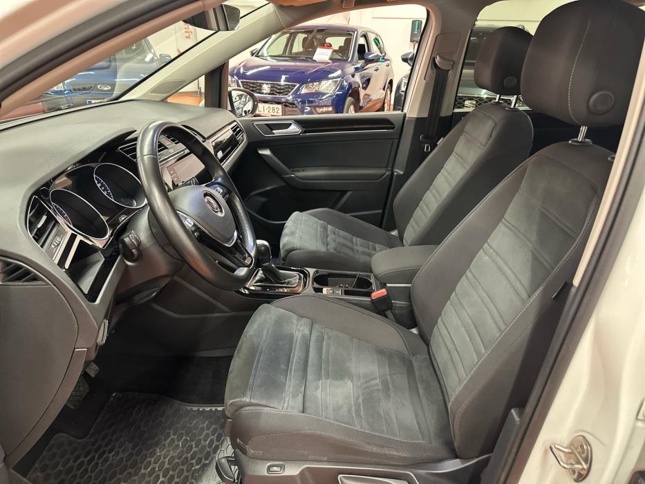 VOLKSWAGEN Touran 2019
