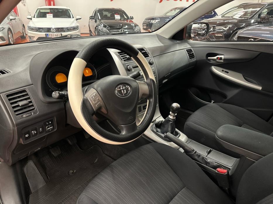 TOYOTA Corolla 2010