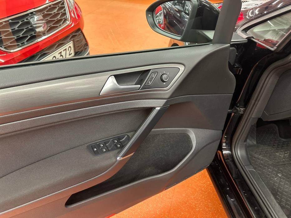 VOLKSWAGEN Golf 2013