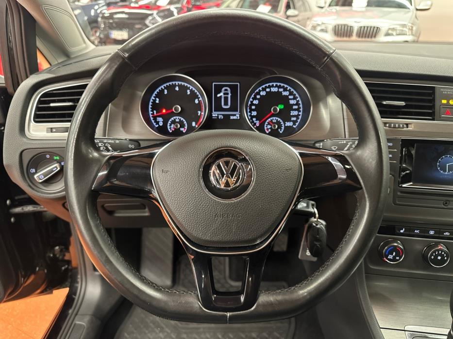 VOLKSWAGEN Golf 2013