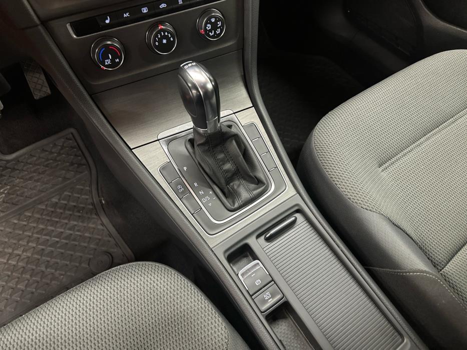 VOLKSWAGEN Golf 2013