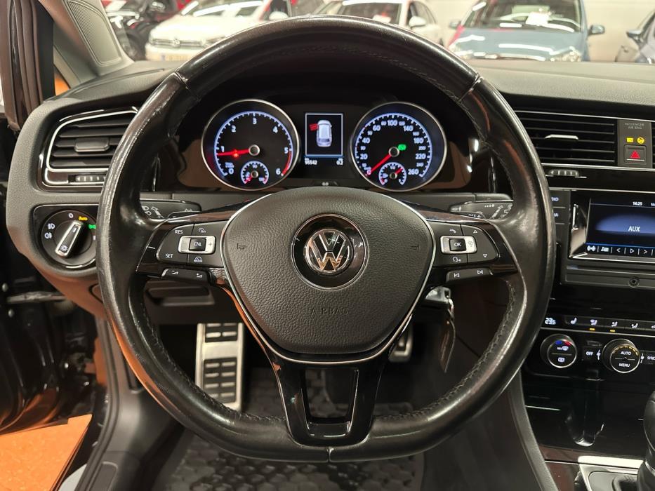 VOLKSWAGEN Golf 2017