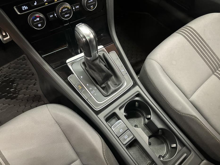 VOLKSWAGEN Golf 2017
