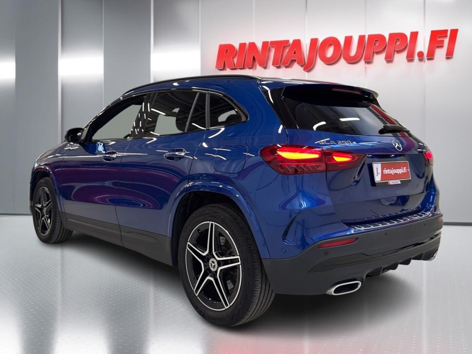 MERCEDES-BENZ GLA 2024