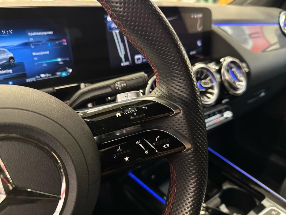 MERCEDES-BENZ GLA 2024