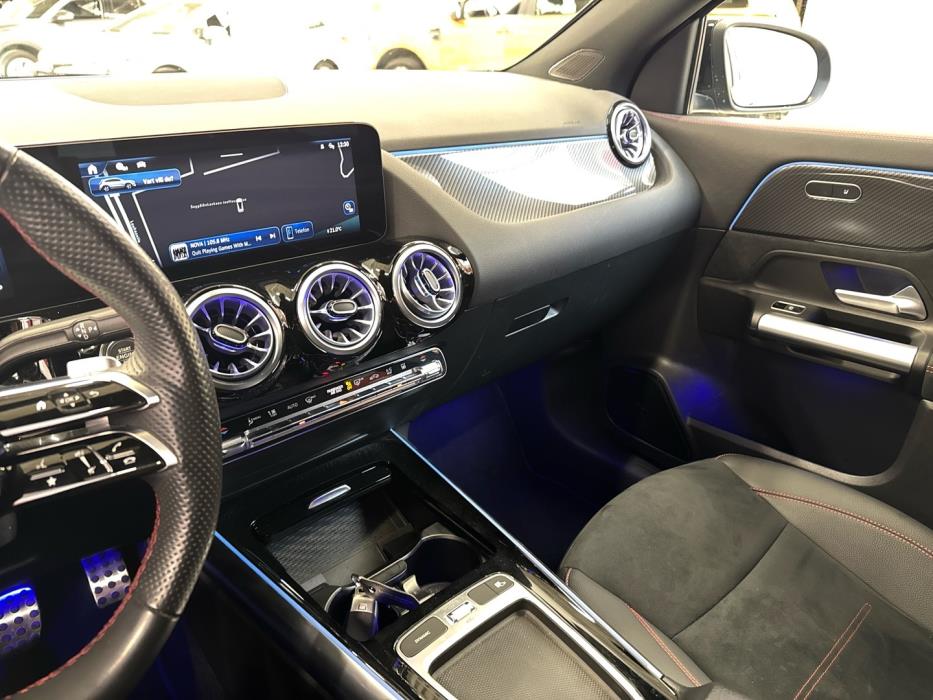 MERCEDES-BENZ GLA 2024