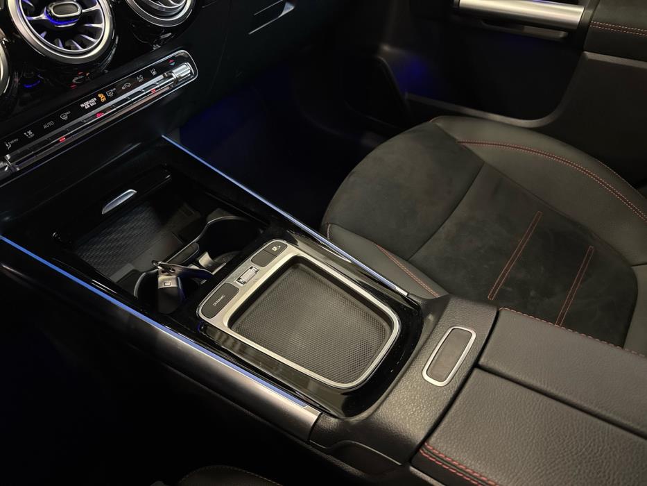 MERCEDES-BENZ GLA 2024