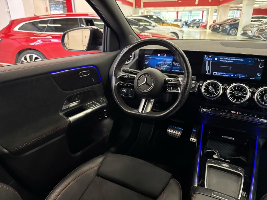 MERCEDES-BENZ GLA 2024