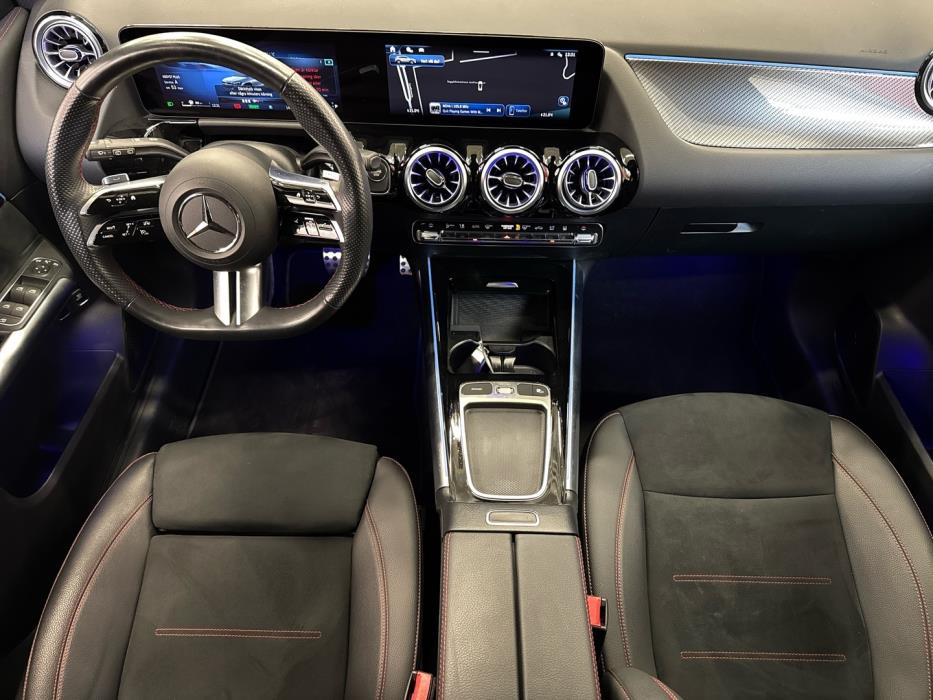 MERCEDES-BENZ GLA 2024