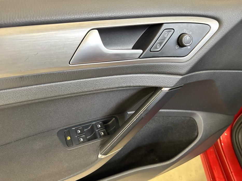 VOLKSWAGEN Golf 2014