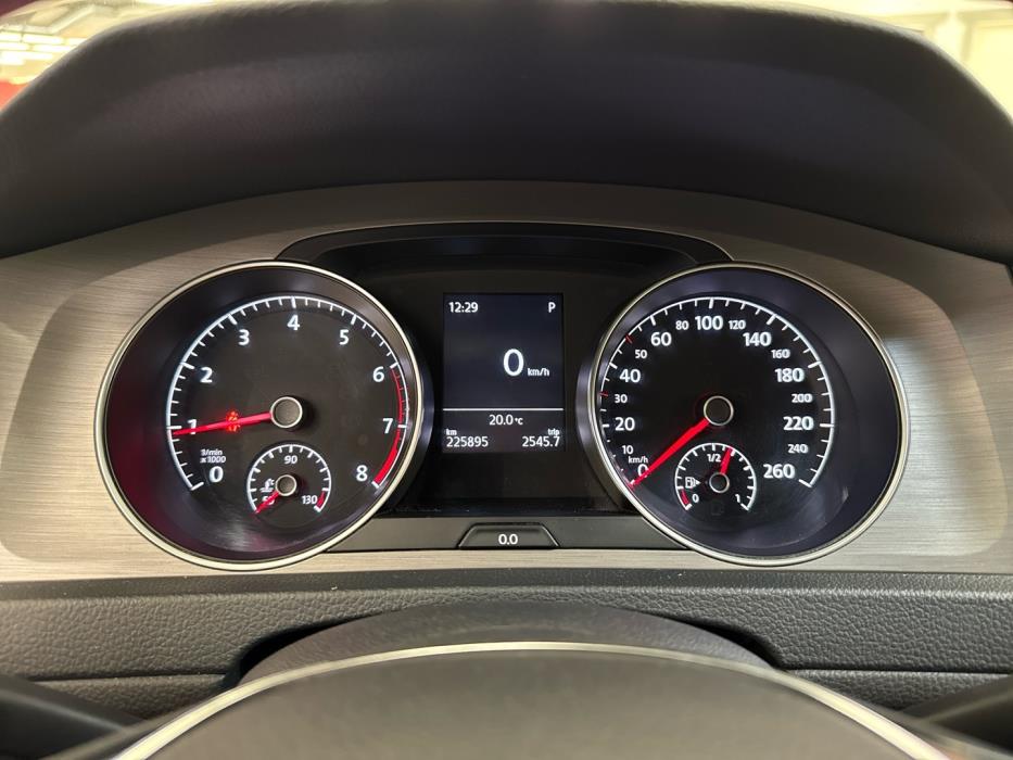 VOLKSWAGEN Golf 2014