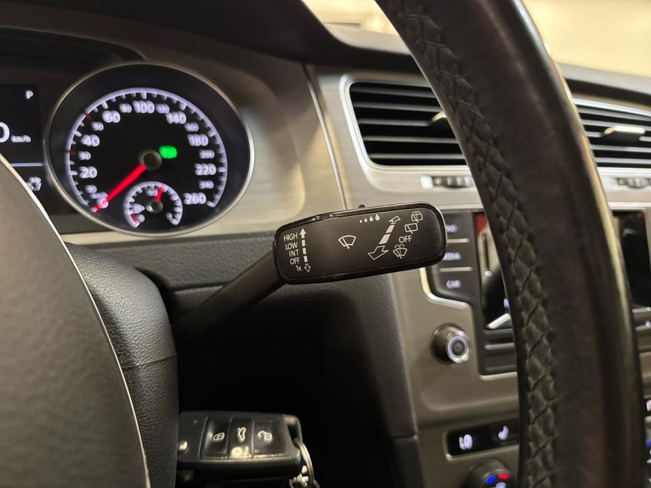 VOLKSWAGEN Golf 2014