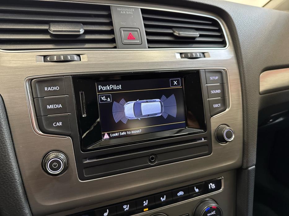 VOLKSWAGEN Golf 2014