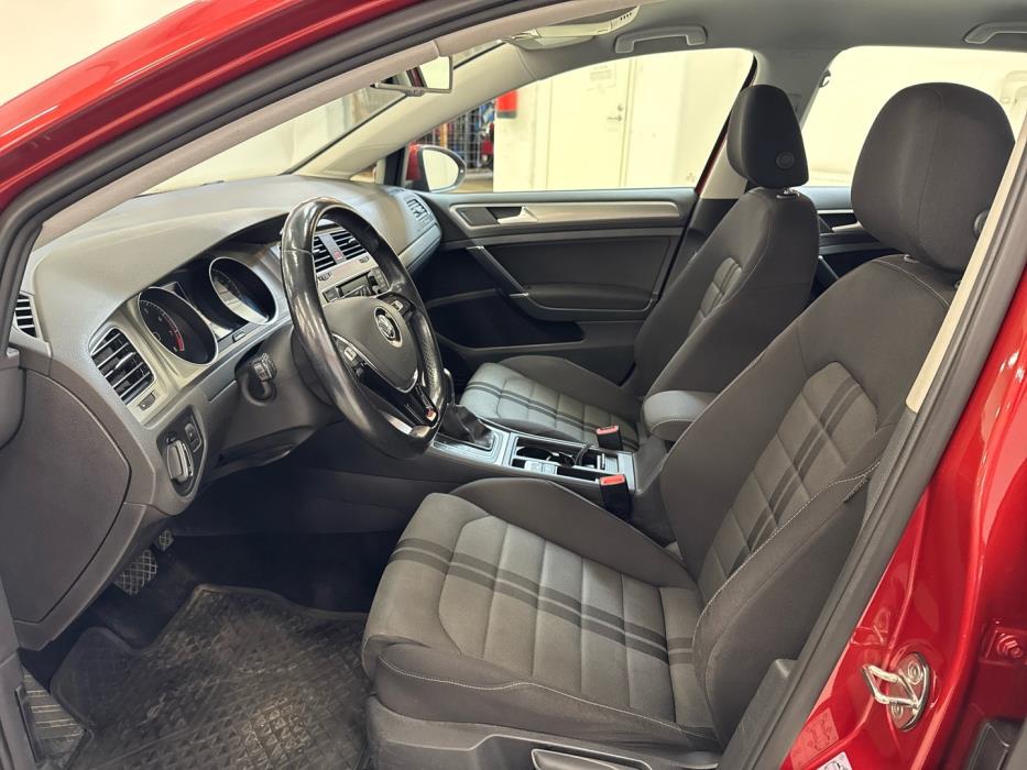 VOLKSWAGEN Golf 2014