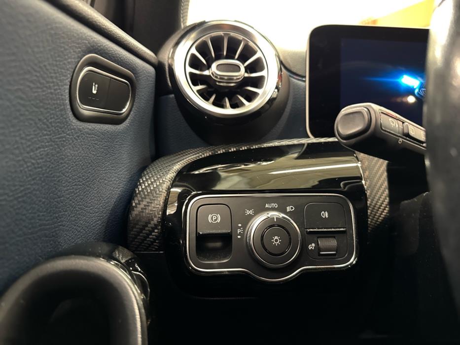 MERCEDES-BENZ A 2018