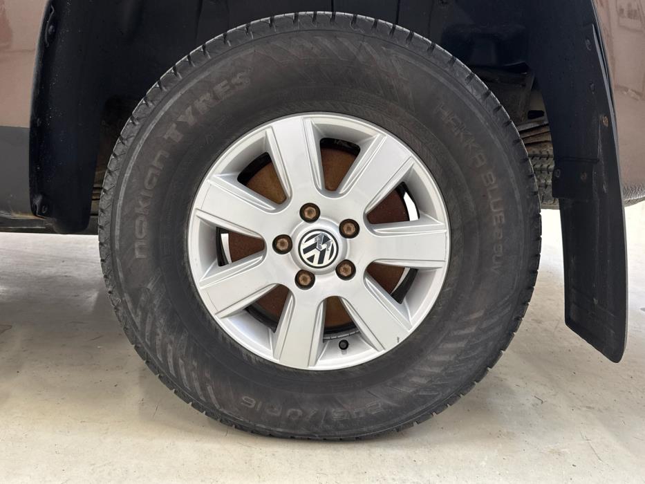 VOLKSWAGEN Amarok 2012