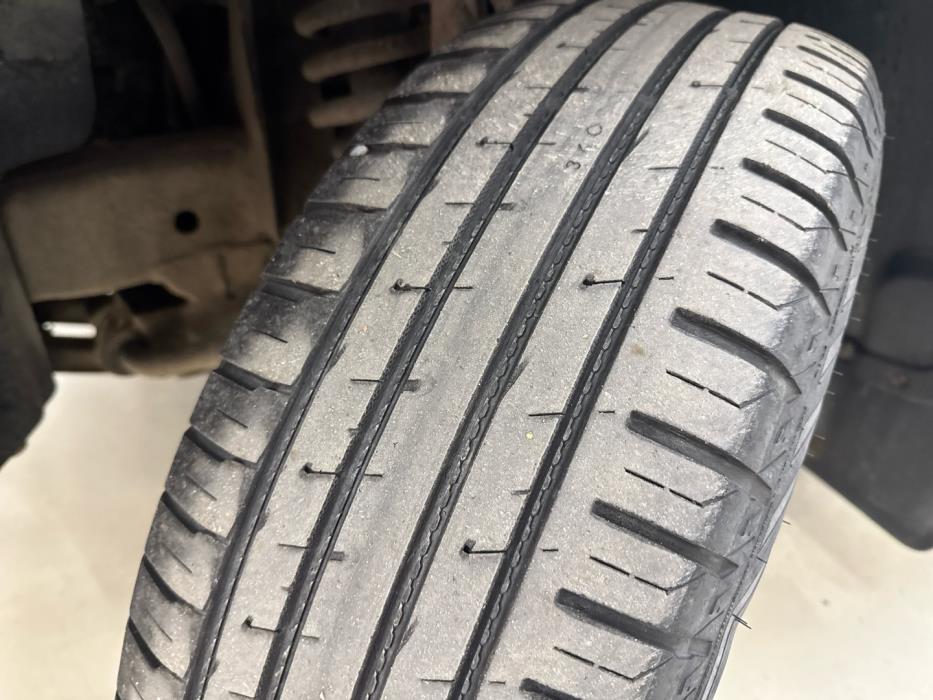 VOLKSWAGEN Amarok 2012