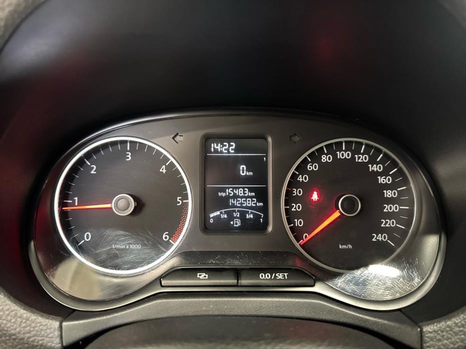 VOLKSWAGEN Amarok 2012