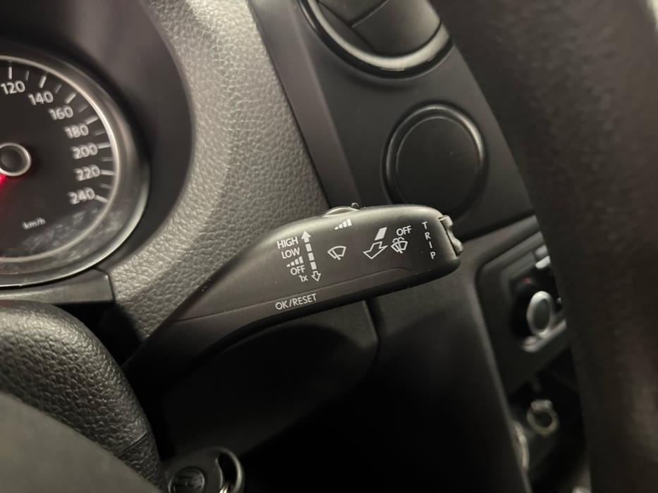 VOLKSWAGEN Amarok 2012