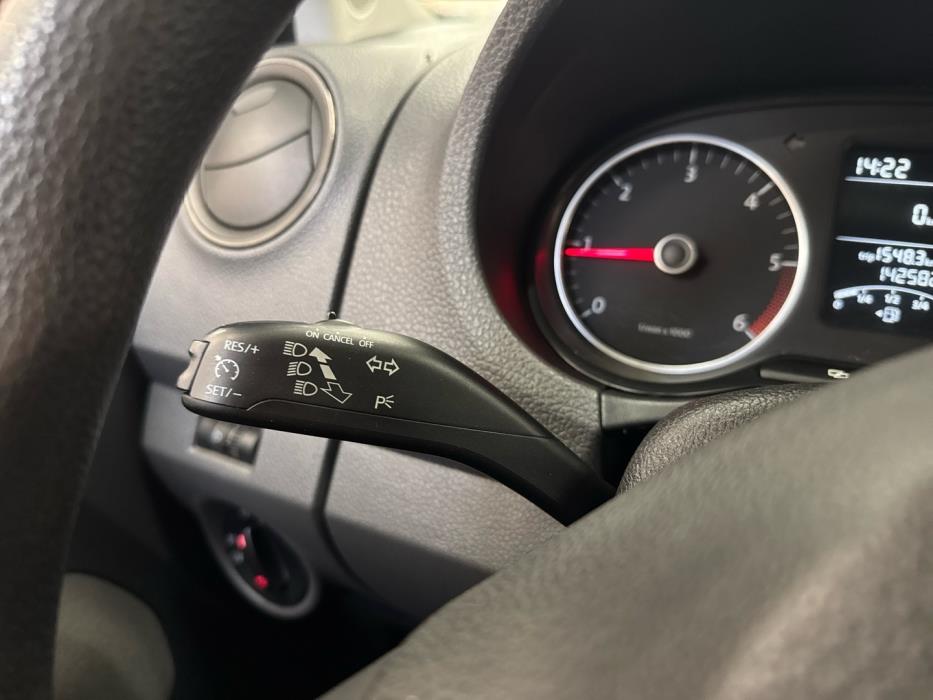 VOLKSWAGEN Amarok 2012