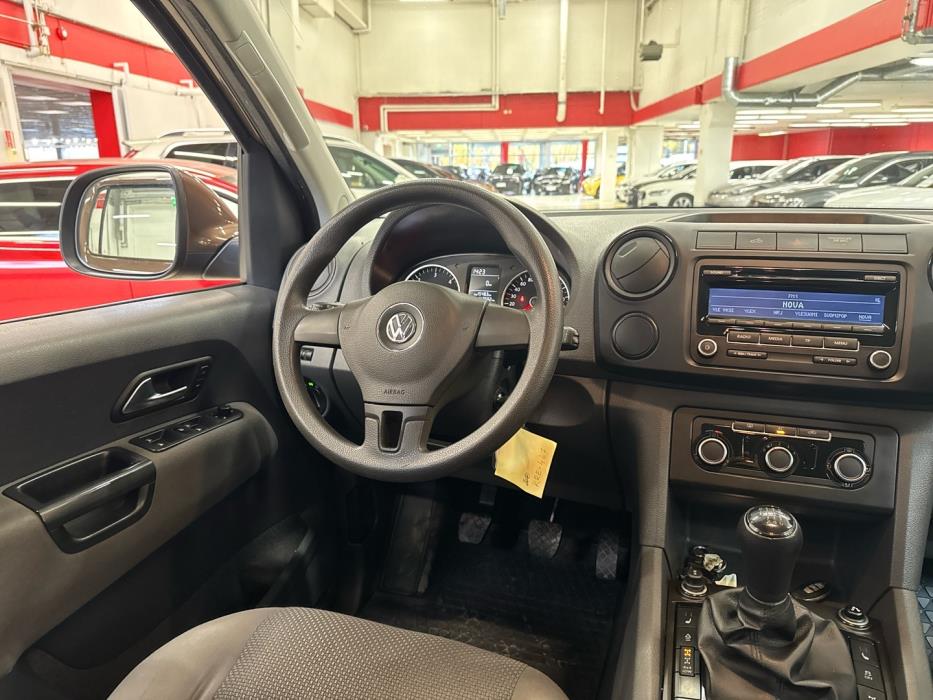 VOLKSWAGEN Amarok 2012