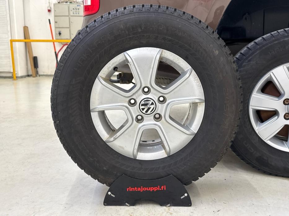 VOLKSWAGEN Amarok 2012