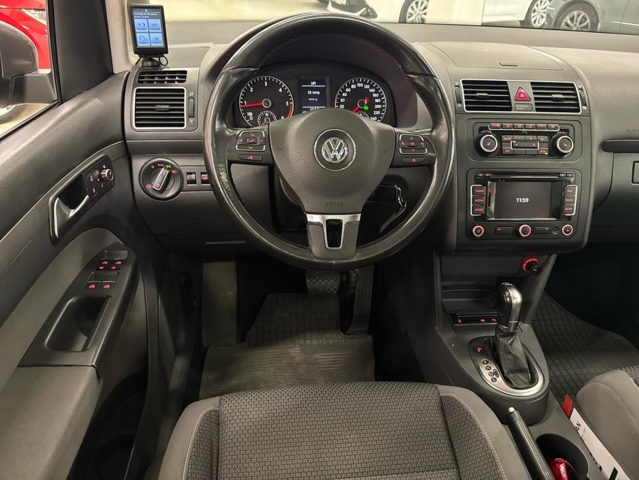 VOLKSWAGEN Touran 2011