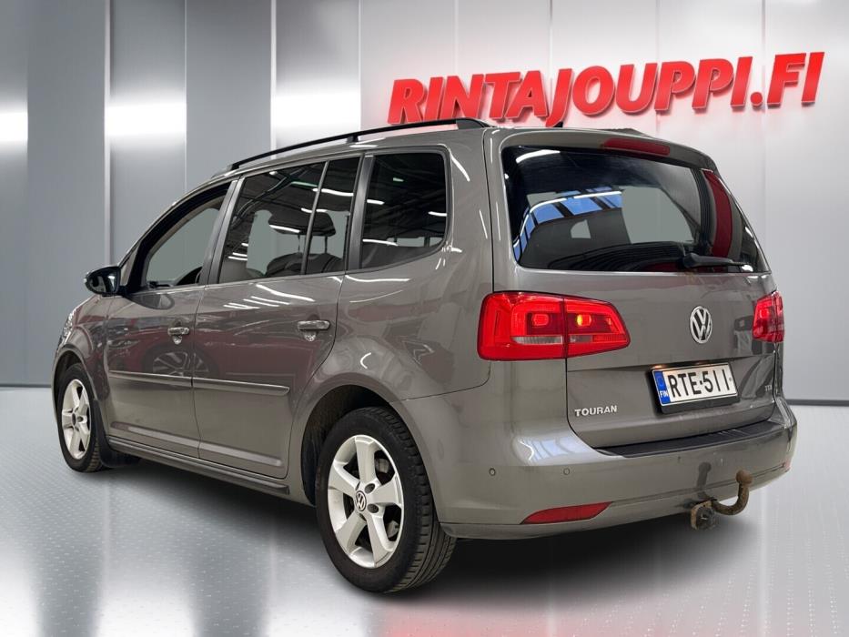 VOLKSWAGEN Touran 2011