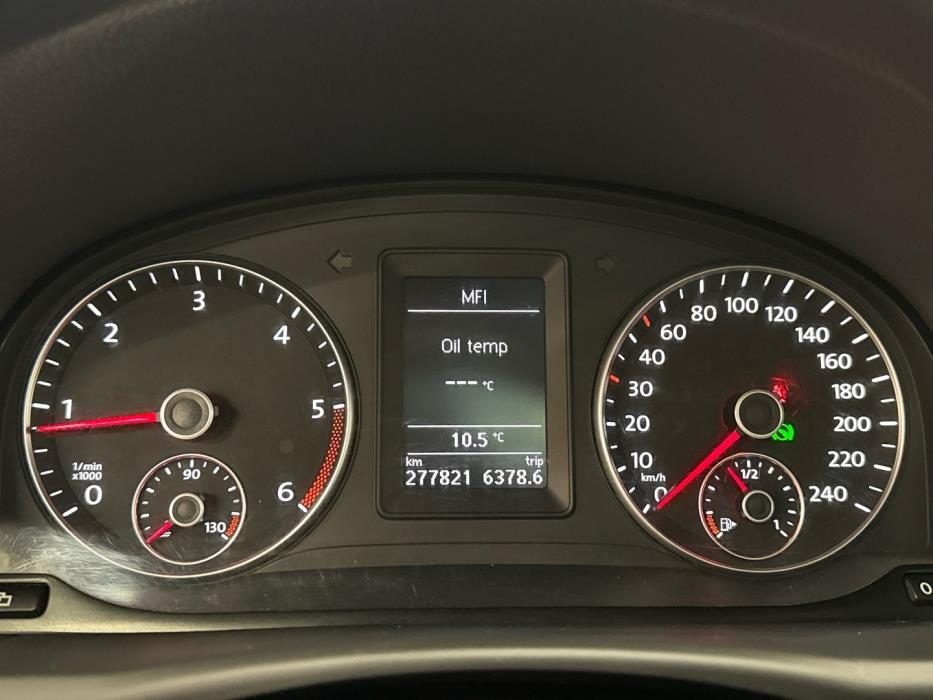 VOLKSWAGEN Touran 2011