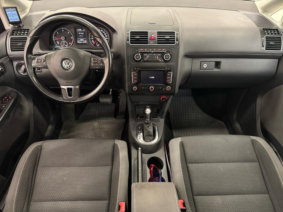 VOLKSWAGEN Touran 2011