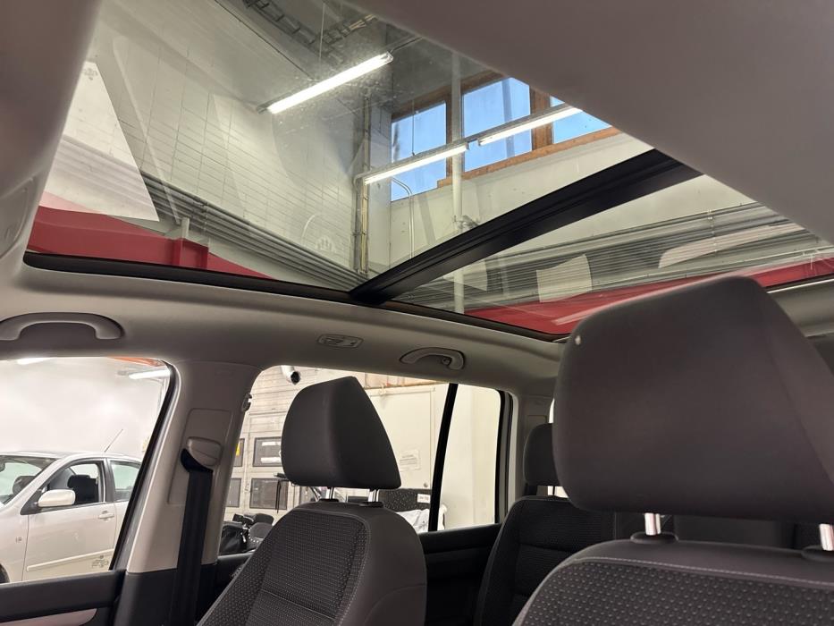 VOLKSWAGEN Touran 2011