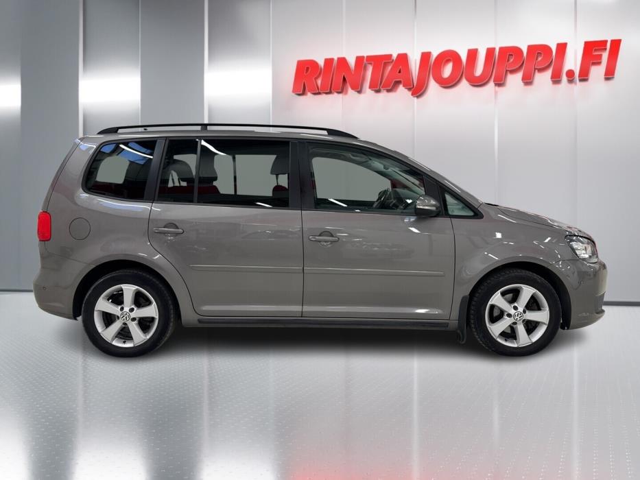 VOLKSWAGEN Touran 2011
