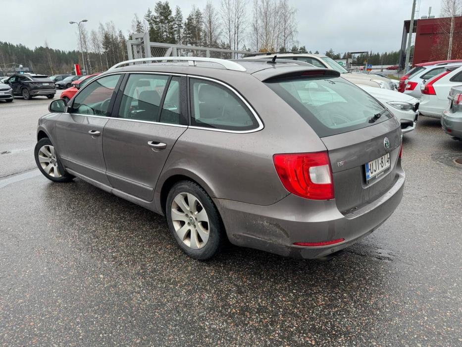 SKODA Superb 2010