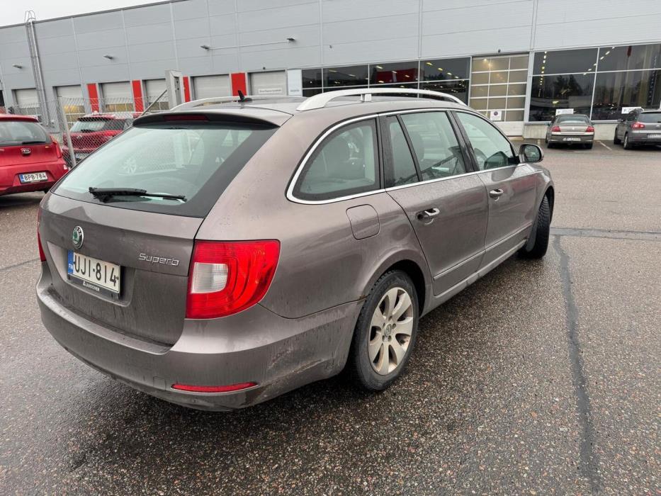 SKODA Superb 2010