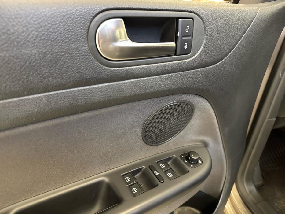 VOLKSWAGEN Golf Plus 2012