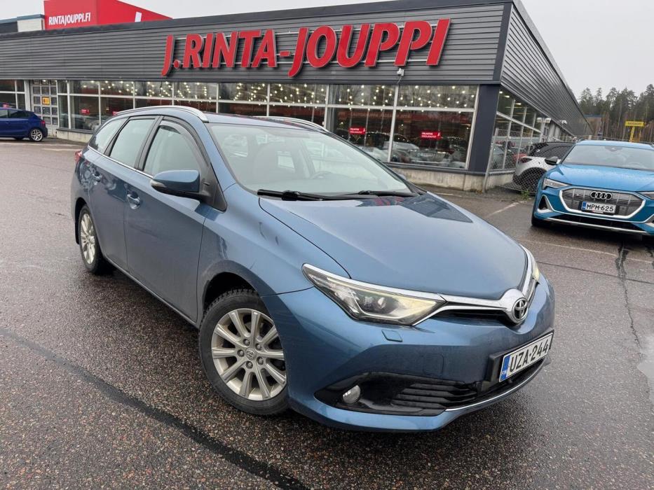 TOYOTA Auris 2015