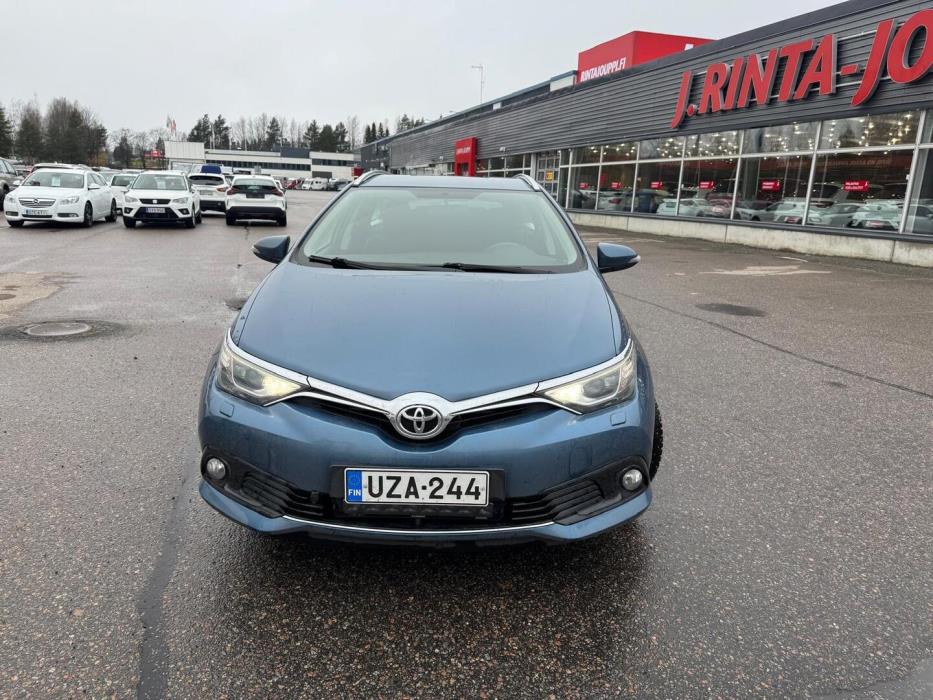 TOYOTA Auris 2015
