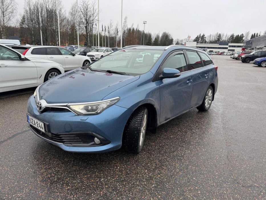 TOYOTA Auris 2015