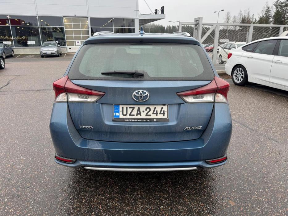 TOYOTA Auris 2015