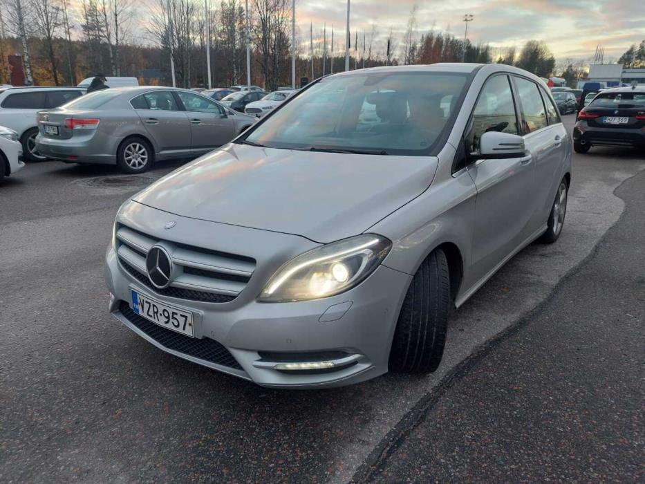 MERCEDES-BENZ B 2012