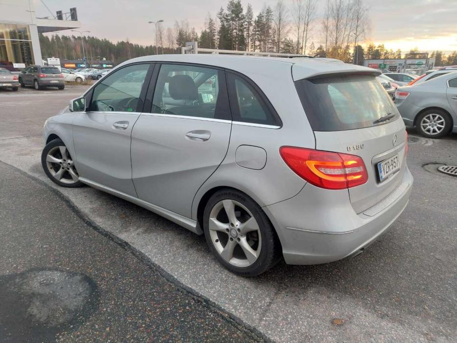MERCEDES-BENZ B 2012