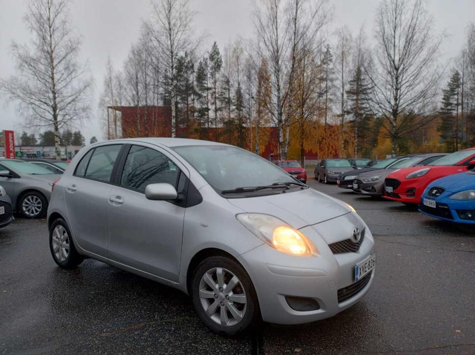 TOYOTA Yaris 2010